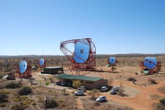 Die HESS-II-Teleskope in Namibia suchen den Himmel nach Gammastrahlensignalen ab. (Wikipedia / User: Christian99 / CC BY-SA 3.0)