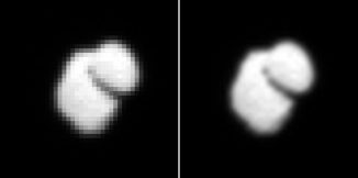 Das OSIRIS-Instrument an Bord der ESA-Raumsonde Rosetta hat diese Aufnahme ihres Zielkometen 67P/Churyumov-Gerasimenko am 14. Juli 2014 gemacht. Man erkennt eine zweiteilige Form des Kometenkerns. Das rechte Bild wurde mit interpolierten Daten verbessert. (ESA / Rosetta / MPS / UPD / LAM / IAA / SSO / INTA / UPM / DASP / IDA)