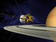 Künstlerische Darstellung einer Triebwerkszündung Cassinis im Saturnsystem. (NASA / JPL)