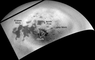 Als sich die NASA-Raumsonde Cassini wieder von Titan entfernte, nahmen ihre Kameras die Nordpolarregion des Mondes auf und fotografierten Anzeichen für neue Wolkenaktivitäten. (NASA / JPL-Caltech / Space Science Institute)
