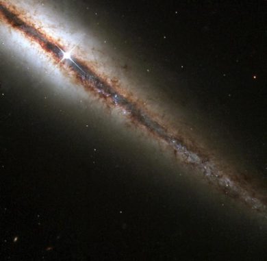 Die Galaxie NGC 4013, aufgenommen vom Weltraumteleskop Hubble. (NASA and the Hubble Heritage Team (STSci/AURA))