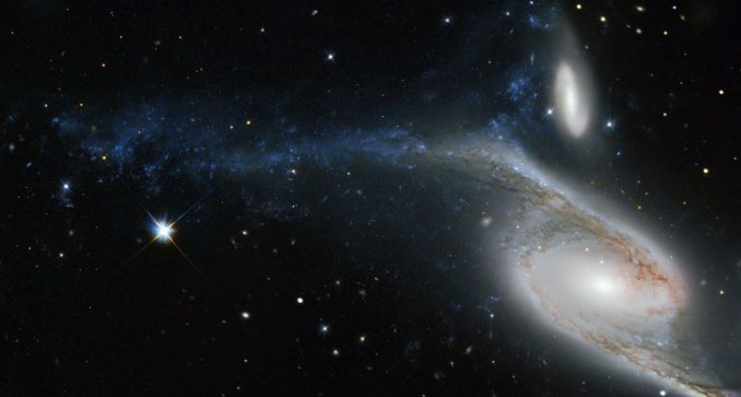Die Galaxien NGC 6872 (unten) und IC 4970 (oben), aufgenommen vom Weltraumteleskop Hubble. (ESA / Hubble & NASA; Acknowledgement: Judy Schmidt (geckzilla.com)) Die Galaxien NGC 6872 (unten) und IC 4970 (oben), aufgenommen vom Weltraumteleskop Hubble. (ESA / Hubble & NASA; Acknowledgement: Judy Schmidt (geckzilla.com))