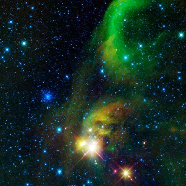 WISE-Aufnahme eines Gebietes zwischen den Sternbildern Schütze und Südliche Krone, wo zahlreiche neue Sterne entstehen. (NASA / JPL-Caltech / UCLA)