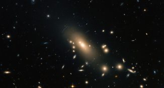 Dieses Bild des Galaxienhaufens Abell 1413 wurde aus optischen und nahinfraroten Beobachtungsdaten des Weltraumteleskops Hubble erstellt. (ESA / Hubble & NASA; Acknowledgement: Nick Rose)