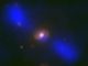 Dieses Bild der Galaxie J1649+2635 basiert auf Radiodaten und optischen Daten. Die optischen Daten sind in Gelb dargestellt. Die Radiodaten sind blau gekennzeichnet und zeigen die großen Jets. (Mao et al., NRAO / AUI / NSF, Sloan Digital Sky Survey)