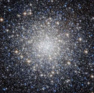 Hubble-Aufnahme des Kugelsternhaufens Messier 92 (M92) im Sternbild Herkules. (ESA / Hubble & NASA; Acknowledgement: Gilles Chapdelaine) Hubble-Aufnahme des Kugelsternhaufens Messier 92 (M92) im Sternbild Herkules. (ESA / Hubble & NASA; Acknowledgement: Gilles Chapdelaine)