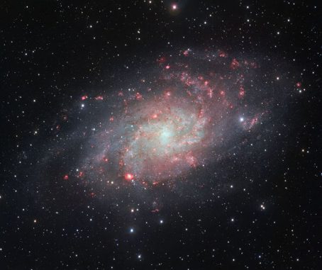 Diese Aufnahme des VLT Survey Telescope zeigt die Dreiecksgalaxie Messier 33 (M33). (ESO)