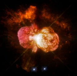 In den 1840er Jahren beobachtete man im Doppelsternsystem Eta Carinae eine starke Eruption, die den hier abgebildeten Homunkulusnebel erschuf. (NASA, ESA, and the Hubble SM4 ERO Team)