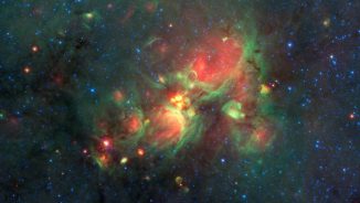 Teilnehmer des internetbasierten Milky Way Project rückten Sternentstehungsstrukturen, sogenannte gelbe Kugeln, in den Fokus von Wissenschaftlern. Sie stellten sich später als eine Phase intensiver Sternentstehung heraus. (NASA / JPL-Caltech)