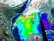 Satellitenbild der südöstlichen Vereinigten Staaten, Zentralamerika und dem Golf von Mexiko vom 27. April 2011. Tornadoschneisen vom 26.-28. April sind als rote Linien markiert. Gelbe Gebiete kennzeichnen Feuer. Rauchteilchen in der Luft werden in rot (viel) bis violett (wenig) dargestellt. (Imagery courtesy of Brad Pierce, NOAA Satellite and Information Service Center for Satellite Applications and Research)