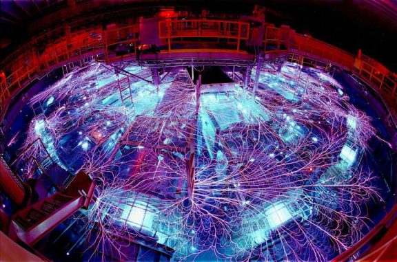Die Z-Machine am Sandia National Laboratory ist eine der stärksten Strahlungsquellen in den Vereinigten Staaten. (Randy Montoya)