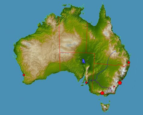 Australien. Die Einschlagzone befindet sich im Grenzgebiet von South Australia (Mitte unten), Queensland (oben rechts) und dem Northern Territory (Mitte oben). (Wikipedia, User: Ktrinko, gemeinfrei)