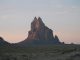 Shiprock (New Mexico) liegt in der Four Corners Region, wo aus dem Weltraum ein atmosphärischer Methan-Hotspot beobachtet werden kann. Derzeit befinden sich Wissenschaftler in dem Gebiet, um das Phänomen zu untersuchen. (Wikimedia Commons)