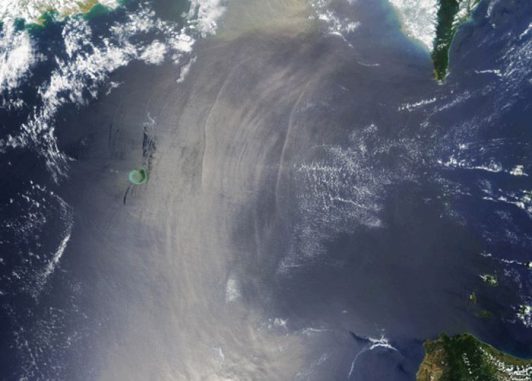 Interne Wellen im Südchinesischen Meer, beobachtet aus dem Weltraum. (NASA and Global Ocean Associates) Interne Wellen im Südchinesischen Meer, beobachtet aus dem Weltraum. (NASA and Global Ocean Associates)