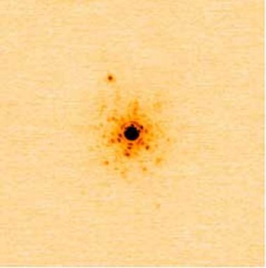 Dieses Bild zeigt den neu entdeckten, jupiterähnlichen Exoplaneten um einen entwickelten Stern. Es wurde mit dem NIRC2-Instrument des Keck-II-Teleskops auf Hawaii aufgenommen. (NASA / JPL-Caltech) Dieses Bild zeigt den neu entdeckten, jupiterähnlichen Exoplaneten um einen entwickelten Stern. Es wurde mit dem NIRC2-Instrument des Keck-II-Teleskops auf Hawaii aufgenommen. (NASA / JPL-Caltech)