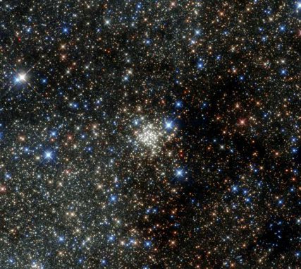 Der Arches Cluster, aufgenommen vom Weltraumteleskop Hubble. (NASA & ESA)
