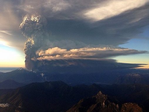 Eine Eruption des Vulkans Calbuco in Chile. (Wikipedia / User: Gabriel Esteffan, cc-by-sa-2.0) Eine Eruption des Vulkans Calbuco in Chile. (Wikipedia / User: Gabriel Esteffan, cc-by-sa-2.0)