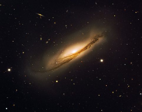 NGC 3190, aufgenommen von Kueyen, einem der vier Teleskope des Very Large Telescope in Chile. (ESO)