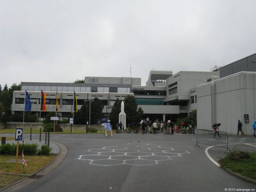 Der Eingangsbereich des Max-Planck-Instituts für Astronomie auf dem Königstuhl in Heidelberg. (astropage.eu) Der Eingangsbereich des Max-Planck-Instituts für Astronomie auf dem Königstuhl in Heidelberg. (astropage.eu)
