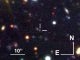 Ein optisches Bild eines Himmelsausschnitts mit einer schwachen Galaxie (weiße Markierung), wo im Jahr 2014 ein Gammastrahlenausbruch (GRB) stattfand. Die Studie ergab, dass sein Ursprung eine Supernova war. Dennoch zeigt er Anzeichen für Schockwellen, die typisch für einen anderen GRB-Typ sind. (Cano et al.)