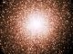 Ein optisches Bild des Kugelsternhaufens 47 Tucanae. Astronomen haben die Begleitsterne von fünf Millisekundenpulsaren in dem Kugelsternhaufen identifiziert. (South African Astronomical Observatory)
