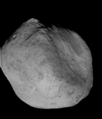 Ein Bild des Asteroiden Tempel 1, aufgenommen beim Besuch der Raumsonde Deep Impact. Der Asteroid ist etwa fünf Kilometer groß. (NASA / JPL-Caltech / Umd)