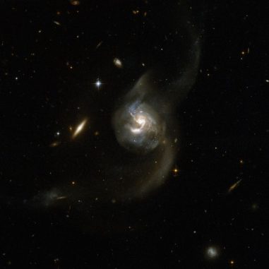 NGC 6090, hier aufgenommen vom Weltraumteleskop Hubble. (NASA, ESA, the Hubble Heritage Team (STScI / AURA) - ESA / Hubble Collaboration, A. Evans (University of Virginia, Charlottesville / NRAO / Stony Brook University), and G. Ostlin (Stockholm University)) NGC 6090, hier aufgenommen vom Weltraumteleskop Hubble. (NASA, ESA, the Hubble Heritage Team (STScI / AURA) - ESA / Hubble Collaboration, A. Evans (University of Virginia, Charlottesville / NRAO / Stony Brook University), and G. Ostlin (Stockholm University))