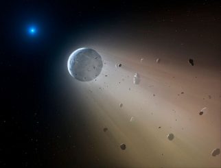 Illustration eines Ceres-ähnlichen Asteroiden, der langsam auseinandergerissen wird, während er einen Weißen Zwerg umkreist. (Mark A. Garlick / markgarlick.com)