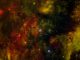 Die Sternentstehungsregion Cygnus OB2. Das Bild zeigt Röntgenemissionen, die von Chandra registriert wurden (blau), Infrarotdaten von Spitzer (rot) und optische Beobachtungen mit dem Isaac Newton Telescope (orange). (X-ray: NASA / CXC / SAO / J.Drake et al; Infrared: NASA / JPL-Caltech; Optical: Univ. of Hertfordshire / INT / IPHAS)