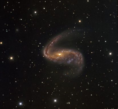 NGC 2442, aufgenommen vom Danish 1,54-Meter Telescope in Chile. (ESO / IDA / Danish 1.5 m / R. Gendler, J.-E. Ovaldsen, C. C. Thöne and C. Féron)