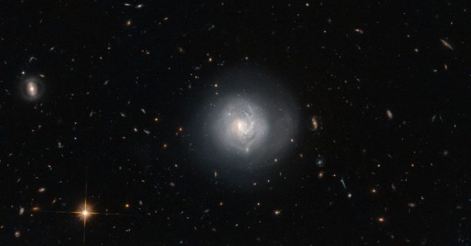 Markarian 820, aufgenommen vom Weltraumteleskop Hubble. (ESA / Hubble & NASA and N. Gorin (STScI); Acknowledgement: Judy Schmidt (http://www.geckzilla.com/) Markarian 820, aufgenommen vom Weltraumteleskop Hubble. (ESA / Hubble & NASA and N. Gorin (STScI); Acknowledgement: Judy Schmidt (http://www.geckzilla.com/)