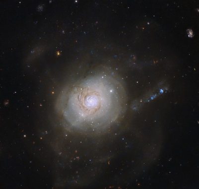 NGC 7252, aufgenommen vom Weltraumteleskop Hubble. (NASA & ESA; Acknowledgements: Judy Schmidt (Geckzilla)) NGC 7252, aufgenommen vom Weltraumteleskop Hubble. (NASA & ESA; Acknowledgements: Judy Schmidt (Geckzilla))
