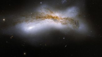 Hubble-Aufnahme des Galaxienpaares NGC 520 im Sternbild Fische. (NASA, ESA, the Hubble Heritage Team (STScI / AURA) - ESA / Hubble Collaboration, and B. Whitmore (STScI))