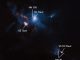 Die jungen Sterne XZ Tauri (links), HL Tauri (oben) und V1213 Tauri (unten), aufgenommen vom Weltraumteleskop Hubble. (ESA / Hubble and NASA; Acknowledgement: Judy Schmidt)