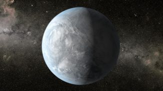 Künstlerische Darstellung des Exoplaneten Kepler 62e, der rund 1.200 Lichtjahre entfernt in Richtung des Sternbildes Leier (Lyra) liegt. (NASA)