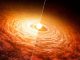 Die Helligkeit des Sterns FU Orionis hat sich seit dem Anstieg im Jahr 1936 abgeschwächt. Sie ist zwischen 2004 (links) und 2016 (rechts) in nahinfraroten Wellenlängen um 13 Prozent abgesunken (Künstlerische Darstellung). (NASA / JPL-Caltech)