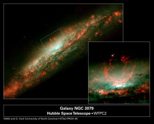 NGC 3079, aufgenommen vom Weltraumteleskop Hubble. (NASA, Gerald Cecil (University of North Carolina), Sylvain Veilleux (University of Maryland), Joss Bland-Hawthorn (Anglo- Australian Observatory), and Alex Filippenko (University of California at Berkeley))