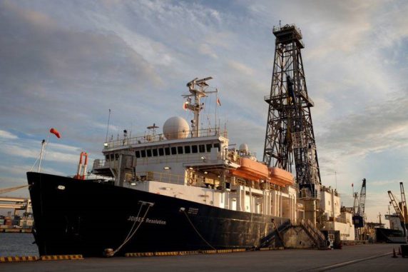 Das Forschungsschiff JOIDES Resolution wird in den kommenden Wochen Bohrproben aus der Verwerfungszone vor der Küste Sumatras nehmen. (Image courtesy of University of Southampton)