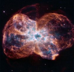 NGC 2440, hier aufgenommen vom Weltraumteleskop Hubble, ist ein planetarischer Nebel. (NASA, ESA, and K. Noll (STScI), Acknowledgment: The Hubble Heritage Team (STScI / AURA))