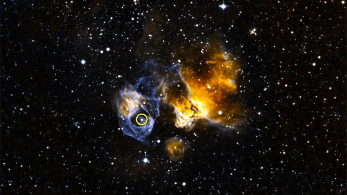 LMC P3 (Kreis) liegt in einem Supernova-Überrest namens DEM L241 in der Großen Magellanschen Wolke. (NOAO / CTIO / MCELS, DSS)