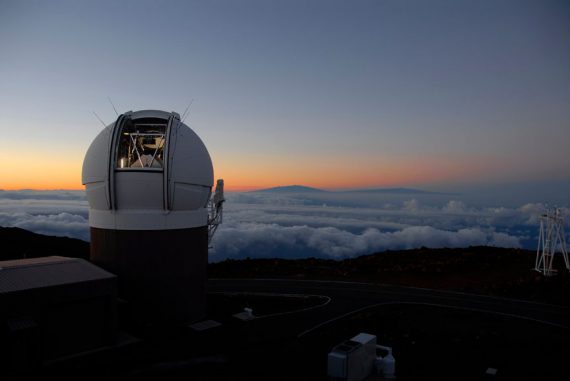 Das PanSTARRS Teleskop auf Hawaii. (PanSTARRS) Das PanSTARRS Teleskop auf Hawaii. (PanSTARRS)