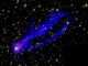 Röntgenschweife der Galaxie ESO 137-001 (X-ray: NASA / CXC / Uva / M. Sun, et al; H-alpha / Optical: SOAR (Uva / NOAO / UNC / CNPq-Brazil) / M.Sun et al.)