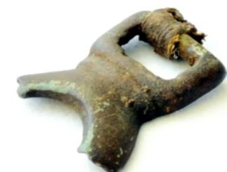 Bronze-Artefakt aus der Ausgrabungsstätte von Kap Espenberg (Image courtesy of University of Colorado at Boulder)