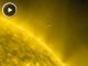 Der Komet Lovejoy beim Flug durch die Sonnenkorona (NASA / SDO)