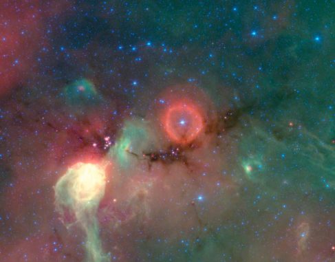 Ein Infrarotbild einer Sternentstehungsregion im Sternbild Cygnus (Schwan) (NASA / JPL-Caltech / J. Hora (Harvard-Smithsonian)) Ein Infrarotbild einer Sternentstehungsregion im Sternbild Cygnus (Schwan) (NASA / JPL-Caltech / J. Hora (Harvard-Smithsonian))