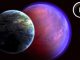 Größenvergleich zwischen der Erde (links) und dem Exoplaneten 55 Cancri e (rechts) (Science@NASA)