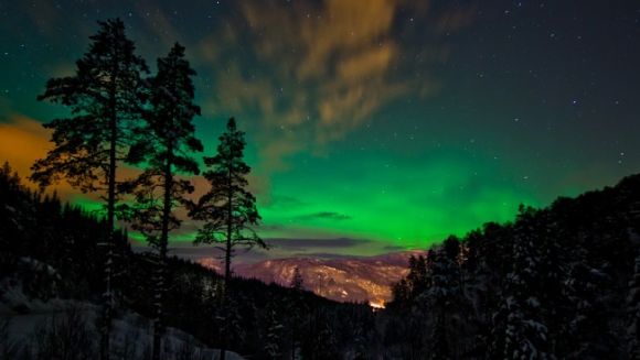 Nordlicht über Sogn og Fjordane, Norwegen (Lukasz Redzio)