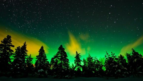 Nordlicht über Sogn og Fjordane, Norwegen (Lukasz Redzio)