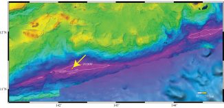 Karte des südlichen Marianengrabens mit dem Challengertief (Pfeil) (University of New Hampshire Center for Coastal and Ocean Mapping / Joint Hydrographic Center)