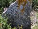 Menhir in Glastonbury, England. Deutlich erkennbar ist der auffällige Schlitz im oberen Teil des Felsens. (G. Ruhtra - für den richtigen Bildnachweis siehe den Link am Ende des Artikels)